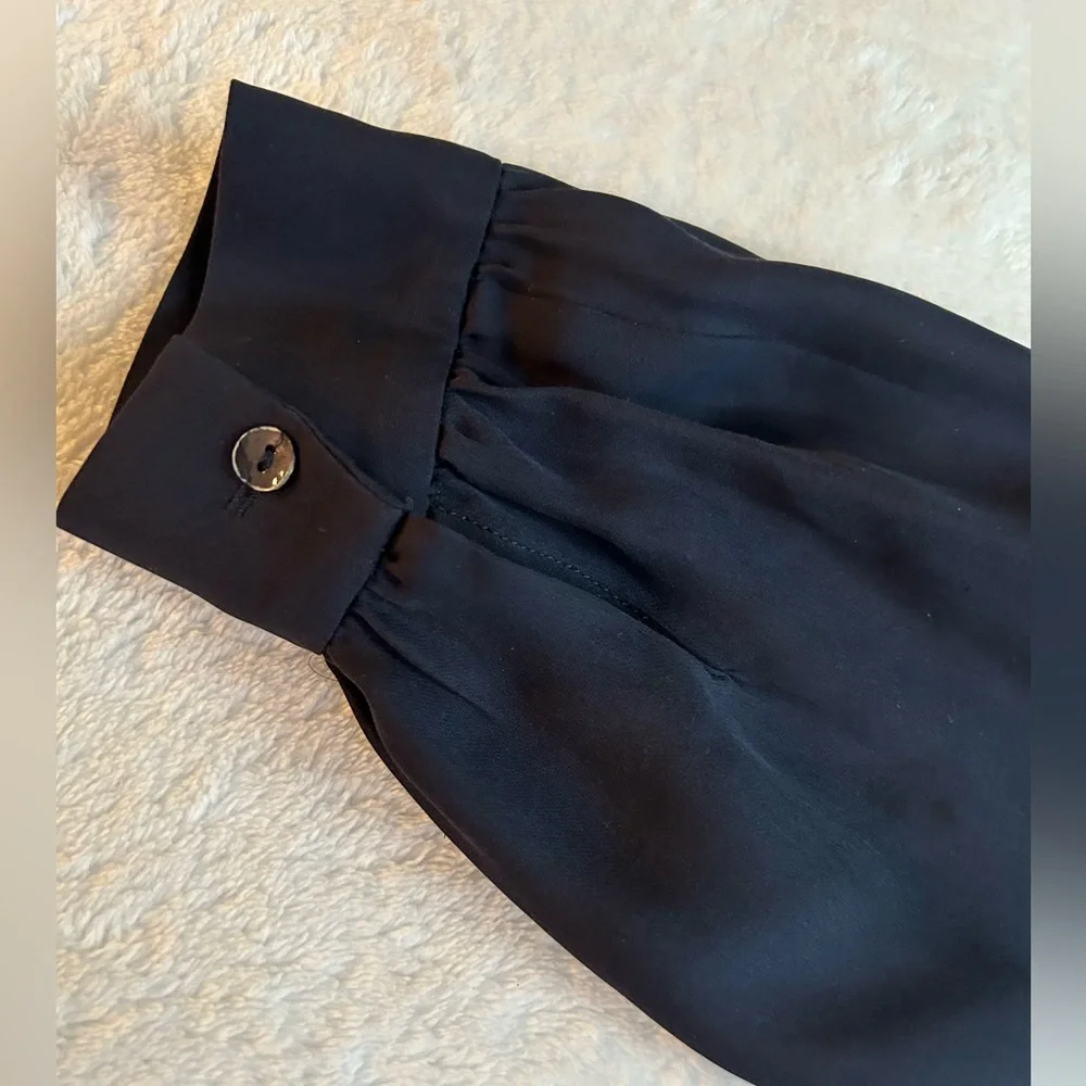 L’Agence Bianca Band Collar Silk Blouse in Navy Blue.   Women’s Small - Picture 8 of 8